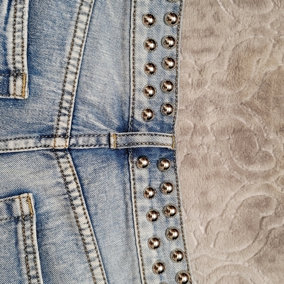 Jean shorts Size medium - Picture 6 of 8